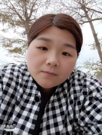 编号20723  35岁，90年出生，女，离异，有三个9-11-13岁男孩随对方，身高165cm，小学学历，老家广东省陆丰市碣石镇，目前在广东省东莞市工作，餐饮行业，月收入3000元+，择偶要求：36-46岁，身高学历不限
