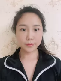 编号20678  43岁，82年出生，女，离异，有一个9岁男孩随对方，身高160cm，专科学历，老家成都人，目前在广东省广州市增城区工作，建筑行业，月收入8800元，择偶要求：年龄身高不限，专科以上文化。