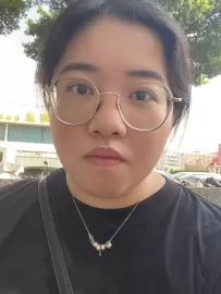 编号2279  31岁，93年出生，女，离异未育，身高151cm，本科学历，老家广西省百色市，目前在广东省广州市工作，通讯行业，月收入6000元，有车有房，择偶要求：30-39岁，身高168cm以上，高中以上文化。