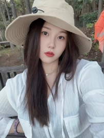 编号20652  32岁，93年出生，女，未婚，身高162cm，本科学历，老家广东省东莞市，目前在广东省深圳市工作，金融行业，月收入5万元，有车，择偶要求：22-35岁，身高170cm以上，本科以上文化，人品好，大气，创业/二代/收租，优先90后帅哥。