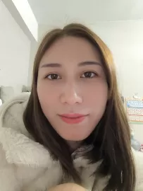 编号60181  39岁，86年出生，女，离异，有一个6岁女孩随我，身高160cm，高中学历，老家湖北省钟祥市，目前在广东省东莞市工作，美容行业，月收入3000元，择偶要求：40-45岁，身高175cm以上，高中以上学历。