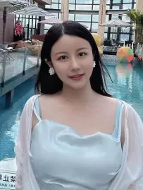编号20652  32岁，93年出生，女，未婚，身高162cm，本科学历，老家广东省东莞市，目前在广东省深圳市工作，金融行业，月收入5万元，有车，择偶要求：22-35岁，身高170cm以上，本科以上文化，人品好，大气，创业/二代/收租，优先90后帅哥。