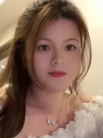 编号60069  29岁，96年出生，女，未婚，身高155cm，大专学历，老家广东省茂名市，目前在广东省广州市工作，电商行业，月收入8万元，有房，择偶要求：年龄身高学历不限，收入比我高就行。