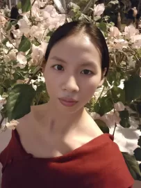 编号60092  32岁，92年出生，女，离异，有一个7岁女孩随对方，身高160cm，本科学历，老家湖北省荆州市，目前在广东省深圳市坂田区工作，跨境电商行业，月收入9000元+，择偶要求：32-42岁，身高170cm以上，本科以上学历，无生育要求，对方未婚或离异不带娃，在深圳长期发展。