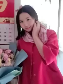编号40014  40岁，85年出生，女，未婚，身高162cm，大专学历，老家广东省佛山市，目前在佛山工作，地产行业，月薪2000元，择偶要求：40岁以下，身高170cm以上，大专以上文化