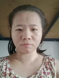 编号20204  34岁，91年出生，女，离异，有个男孩随对方，身高153cm，初中学历，老家湖北人，目前在广东惠州工作，厂里上班，月收入3000元，择偶要求：33-37岁，身高170cm，高中以上文化。