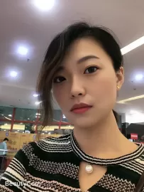 编号60136  38岁，87年出生，女，离异，有一个一岁半女孩随我，身高168cm，大专学历，老家吉林省白山市，目前在广东省广州市工作，行政行业，月收入6000元，择偶要求：40-43岁，身高174cm以上，大专以上学历。
