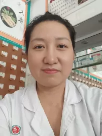 编号20676  51岁，74年出生，女，丧偶，有一个27岁女孩一个25岁男孩随我，身高158cm，大学学历，老家河南省郑州市，目前在广东省中山市工作（定居），药材行业，月收入1-2万元，择偶要求：50-58岁，身高170cm左右，学历不限，本市的，有稳定收入