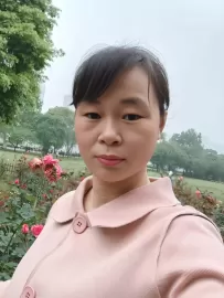 编号40206  43岁，82年出生，女，离异，有三个小孩随对方，身高150cm，初中学历，老家广西省贵港市，目前在广东省广州工作，家政行业，月薪5000元，择偶要求：42-45岁，身高168cm以上，高中以上文化，月收入一万元。