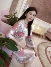 编号40443  36岁，89年出生，女，离异，有一个10岁男孩随我，身高175cm，高中学历.