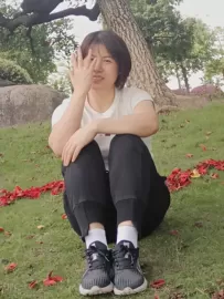 编号40336  42岁，83年出生，女，离异，有一个15岁男孩和一个12岁女孩随我，身高160cm，研究生学历，老家河北省保定市，目前在广东省广州市工作，教育行业，月收入9000元，择偶要求：35-45岁，身高175cm以上，本科以上文化。