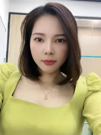 编号40063  38岁，85年出生，女，离异，有两个女儿随对方，身高160cm，中专学历，老家广西省玉林市，目前在广东省深圳市工作，债务优化行业，月薪8000元，性格外冷内热，不抽烟不喝酒，不会打麻将，爱干净，顾家，择偶要求：33岁以上，也可接受姐弟恋，身高170cm以上。