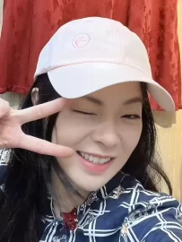 编号60184  36岁，88年出生，女，未婚，身高161cm，大专学历，老家广东省汕头市，目前在广东省深圳市工作，服装行业，月收入2万元，择偶要求：30-38岁，身高165cm以上，大专以上学历。