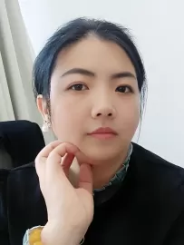 编号20707  44岁，81年出生，女，离异，有一个15岁男孩随我，身高156cm，初中学历，老家湖北省利川市，目前在广东省深圳市工作，月嫂，月收入7000元，择偶要求：40-50岁，身高165cm以上，初中以上文化，要有但当孝敬父母的。