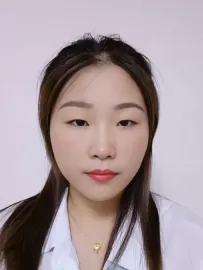 编号40452  41岁，84年出生，女，离异，有一个15岁女孩随我，身高158cm，中专学历，老家江西省宜春市，目前在广东省广州市工作，销售行业，月收入5000-8000元，择偶要求：40-50岁，身高168cm以上，高中以上文化。