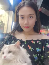 编号20688  26岁，99年出生，女，未婚，身高162cm，本科学历，老家广西省南宁市，目前在广东省深圳市工作，销售行业，月收入1.5万元，择偶要求：22-30岁，身高168cm以上，本科以上文化。