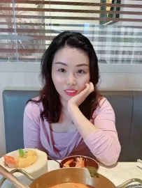 编号20502  39岁，86年出生，女，离异，有一个7岁男孩随我，身高165cm，本科学历，老家湖北省荆门市，目前在广东省广州市工作，医药行业，月薪2万元，择偶要求：35-45岁，身高173cm以上，本科以上文化。