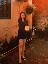 编号20662  30岁，95年出生，女，未婚，身高156cm，大专学历，老家广东省汕头市，目前在广东省深圳市工作，美容行业，月收入1万元，择偶要求：29-37岁，身高165cm以上，大专以上文化，有房，月收入2万元 ，不要抽烟喝酒。