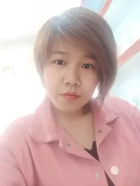 编号20388  40岁，85年出生，女，离异，有两个小孩随对方，身高150cm，初中学历，老家广西玉林人，目前在广东省佛山市顺德工作，销售行业，月薪6000元，有车，择偶要求：37-45岁，身高173以内，不喜欢太高的，希望对方是一位比较成熟的男士。