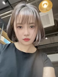 编号20621  43岁，82年出生，女，离异，有一个15岁女孩随我，身高158cm，高中学历，老家广东省梅州市，目前在广东省佛山市南海工作，销售行业，月收入8000元+，择偶要求：42-52岁，身高170cm以上，学历不限