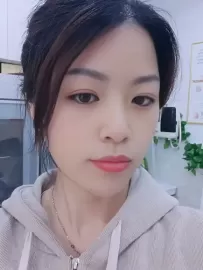 编号40542  35岁，90年出生，女，离异，有一个8岁女孩随对方，身高164cm，高中学历，老家甘肃省张掖市，目前在广东省广州市工作，个体行业，月收入1万元，择偶要求：30-40岁，身高164cm以上，高中以上文化。